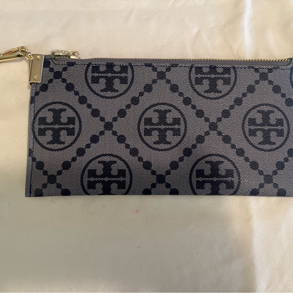 Women’s navy wristlet - Picture 2 of 6